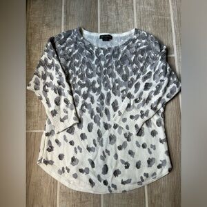 Design365 Size: M Women’s Pullover 100% Animal Print Grey/White Acrylic Sweater